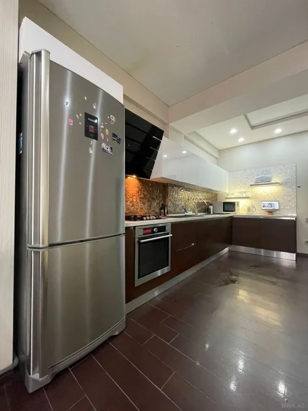 Kirayə verilir 2 otaqlı mənzil 98 m²