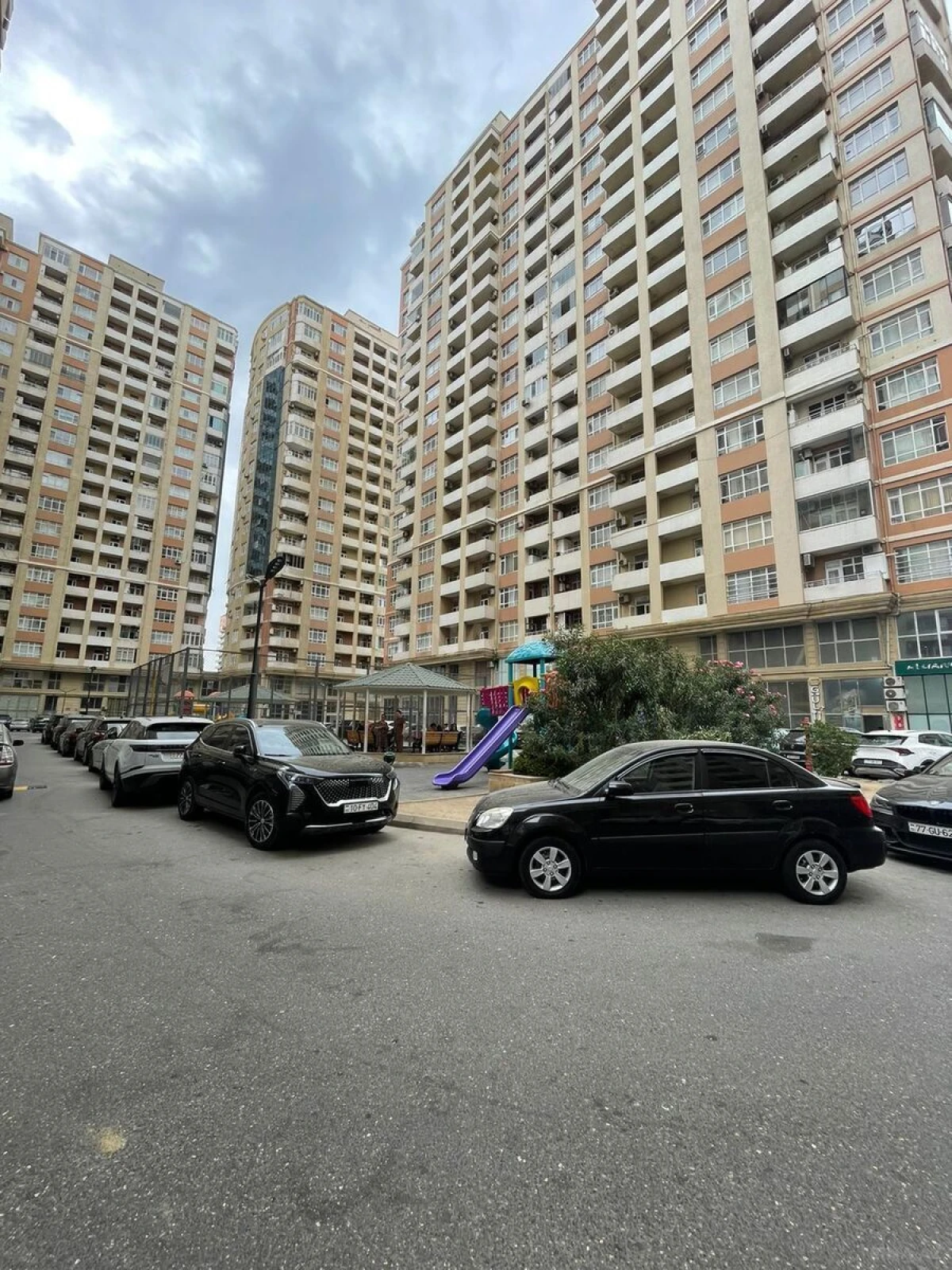 Kirayə verilir 2 otaqlı mənzil 98 m²
