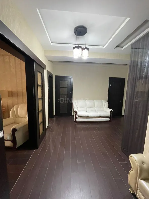 Kirayə verilir 2 otaqlı mənzil 98 m²