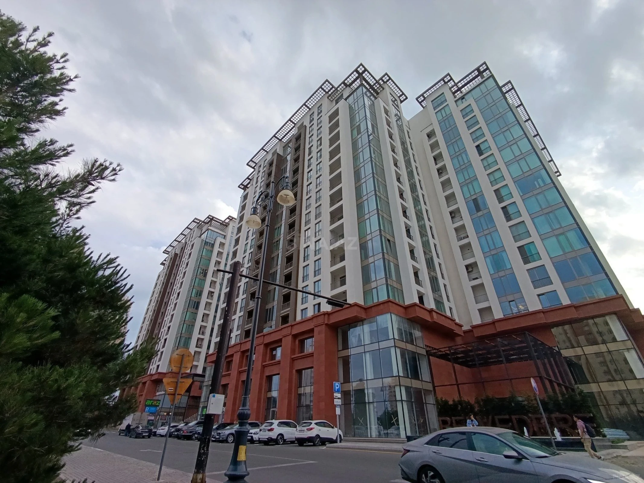 Satılır 3 otaqlı mənzil 112 m²