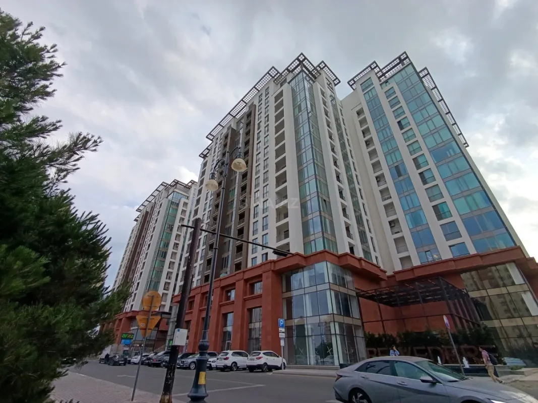 Satılır 3 otaqlı mənzil 112 m²