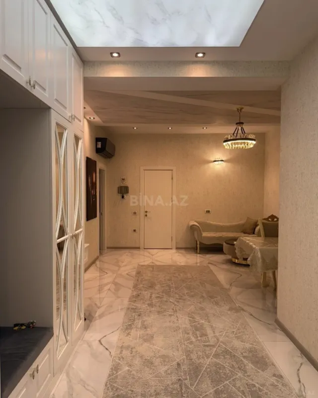 Satılır 3 otaqlı mənzil 126.5 m²
