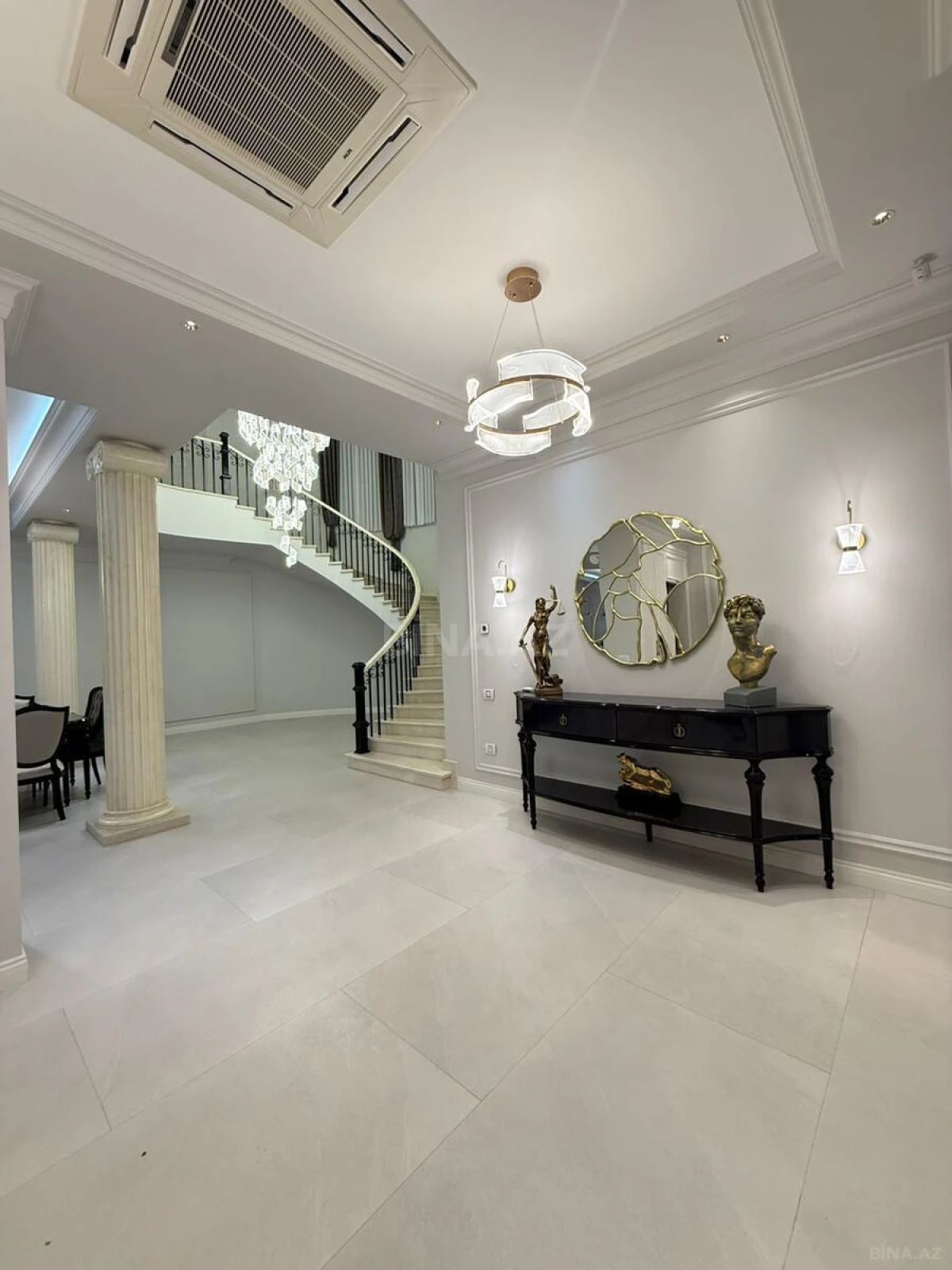 Kirayə verilir 6 otaqlı həyət evi 500 m²