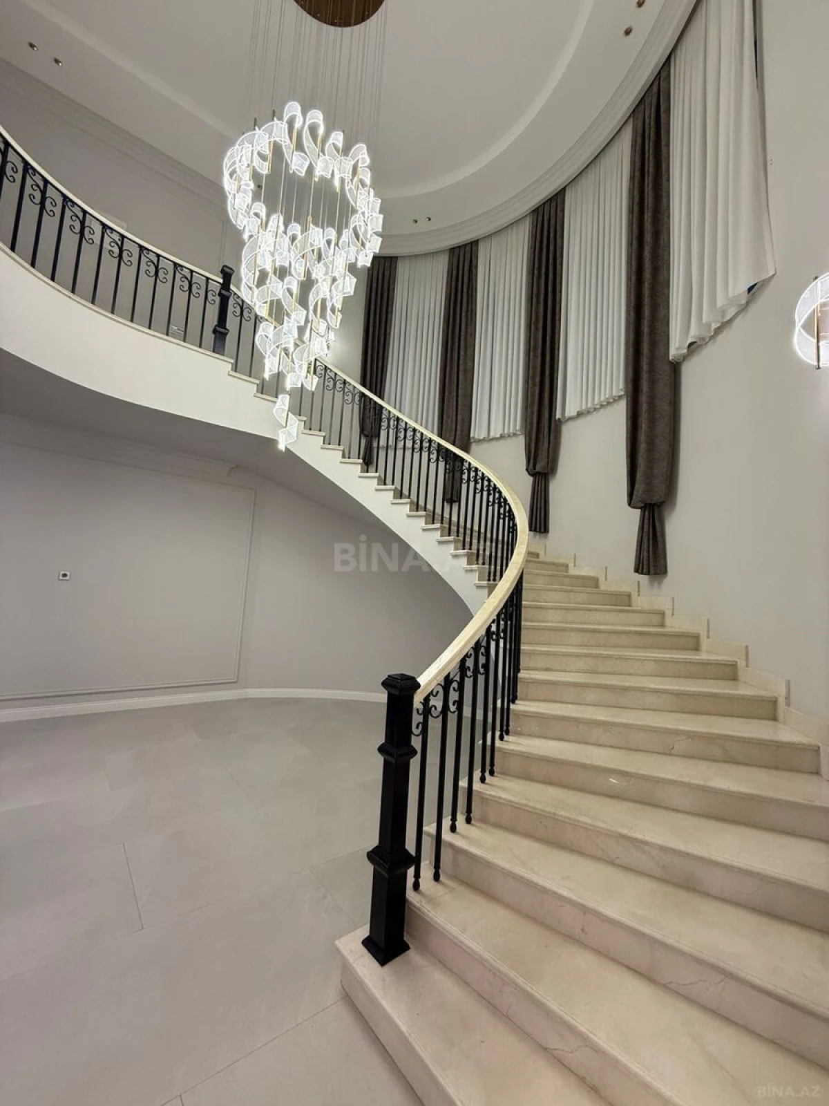 Kirayə verilir 6 otaqlı həyət evi 500 m²