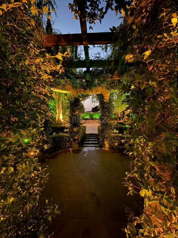 Kirayə verilir 6 otaqlı həyət evi 500 m²