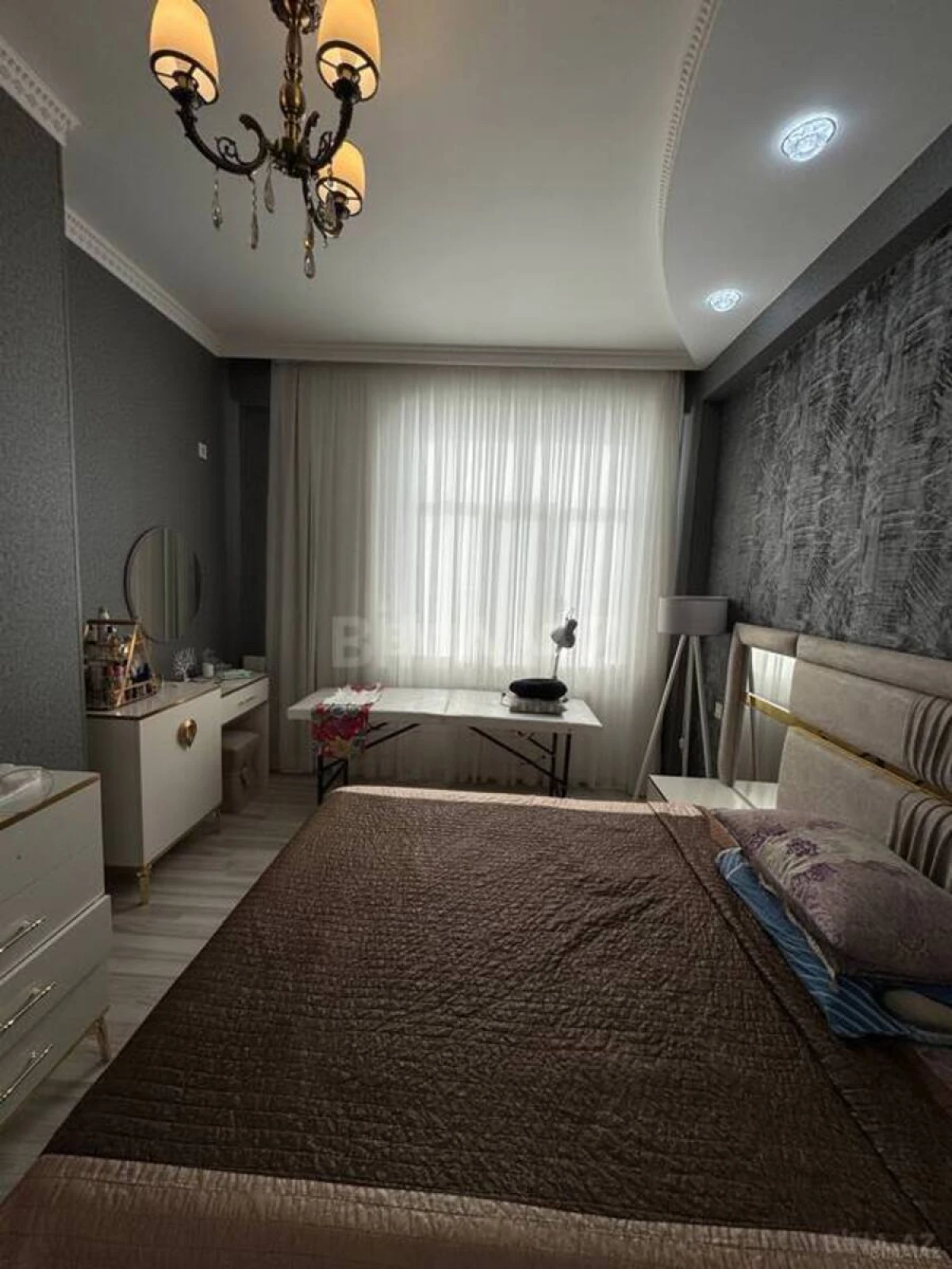 Satılır 2 otaqlı mənzil 85 m²