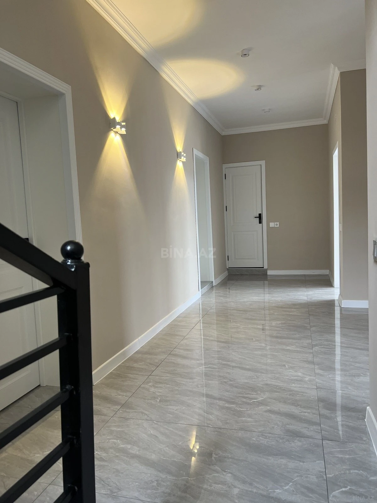 Satılır 8 otaqlı həyət evi 280 m²