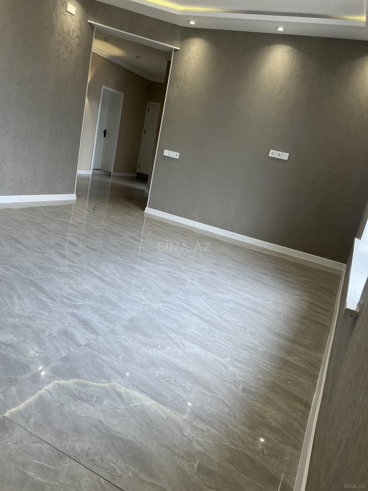 Satılır 8 otaqlı həyət evi 280 m²