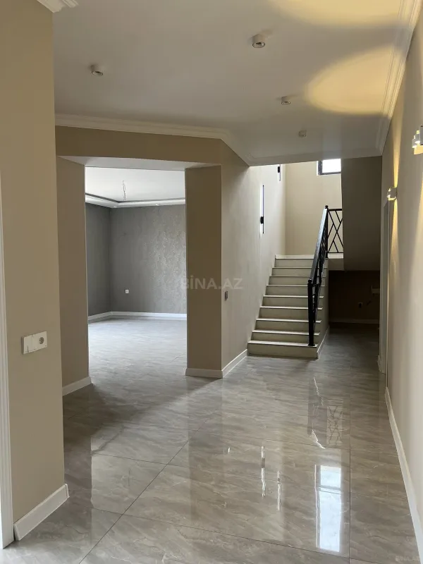 Satılır 8 otaqlı həyət evi 280 m²