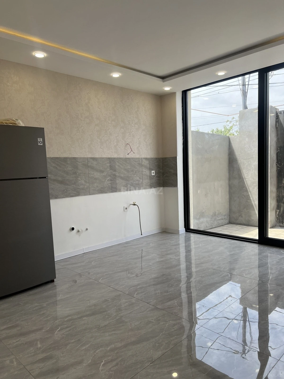 Satılır 8 otaqlı həyət evi 280 m²