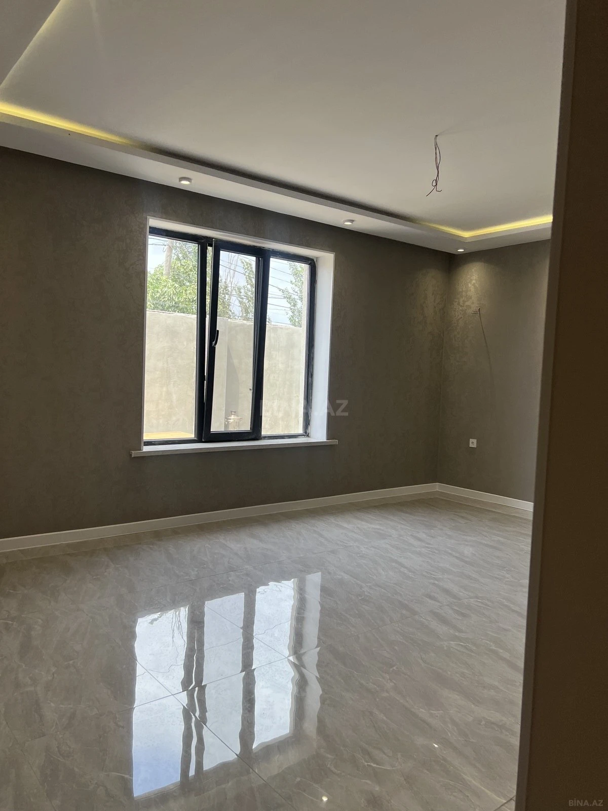 Satılır 8 otaqlı həyət evi 280 m²