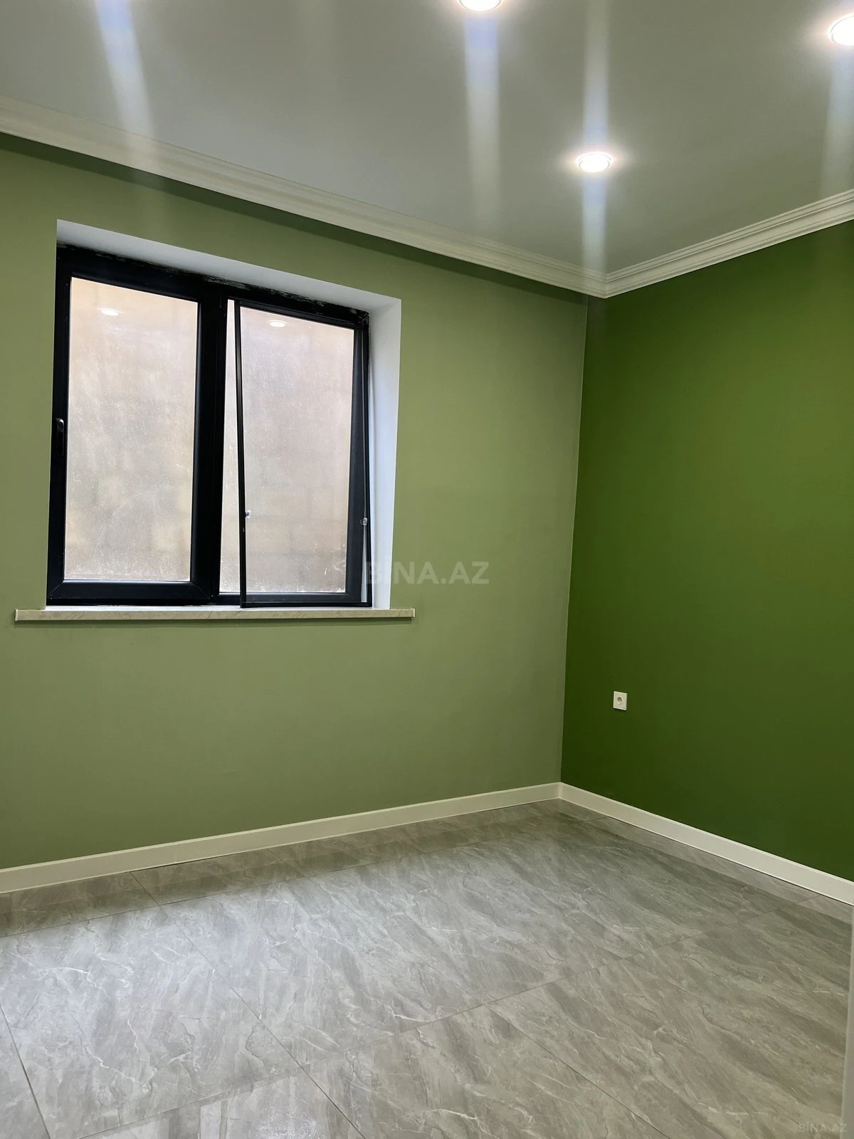 Satılır 8 otaqlı həyət evi 280 m²