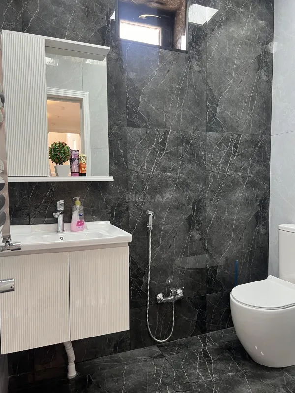 Satılır 8 otaqlı həyət evi 280 m²