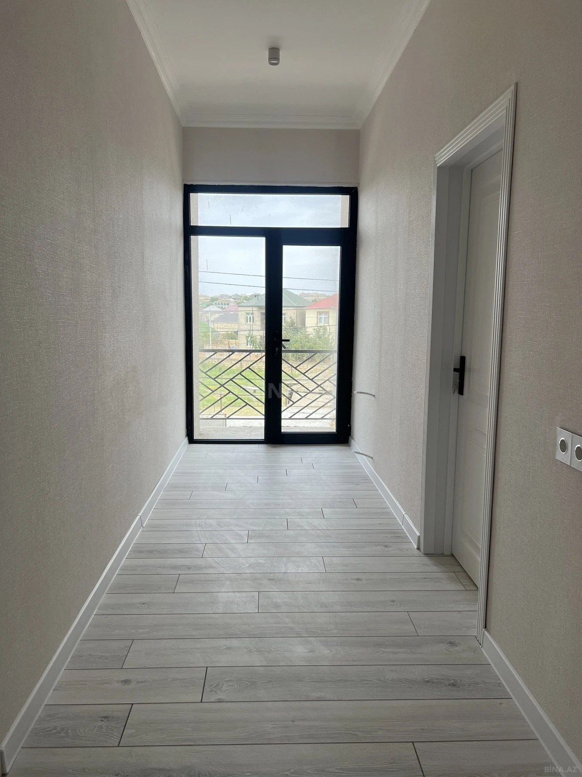 Satılır 8 otaqlı həyət evi 280 m²