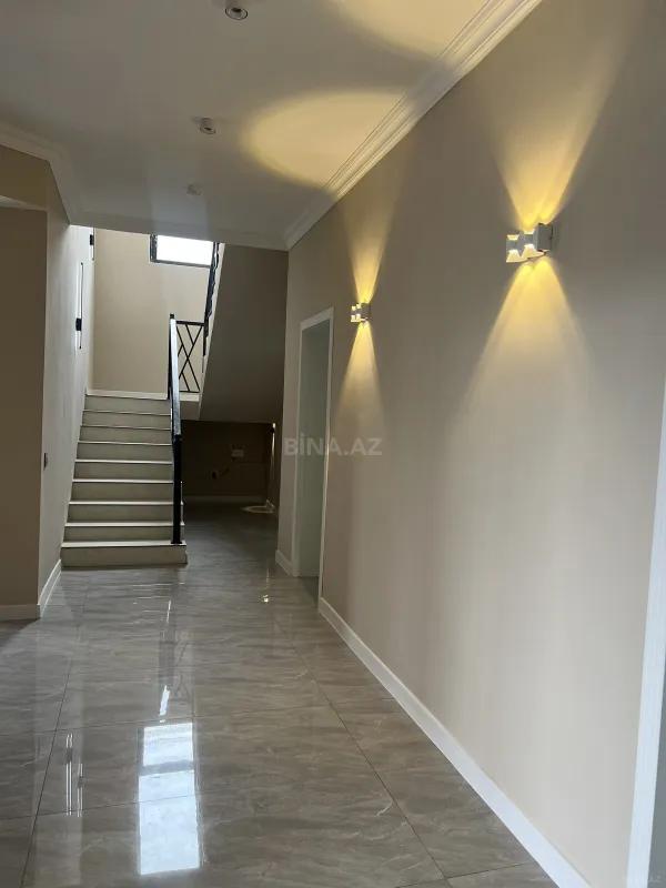 Satılır 8 otaqlı həyət evi 280 m²