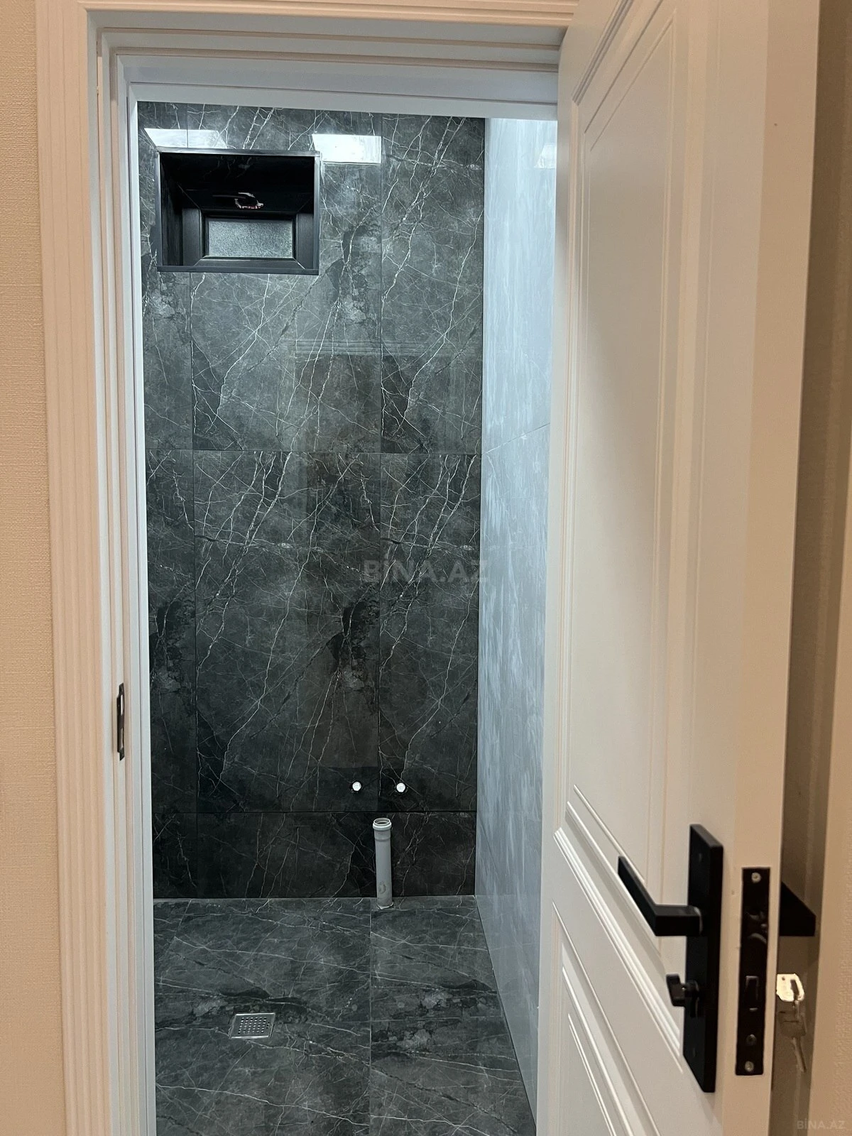 Satılır 8 otaqlı həyət evi 280 m²