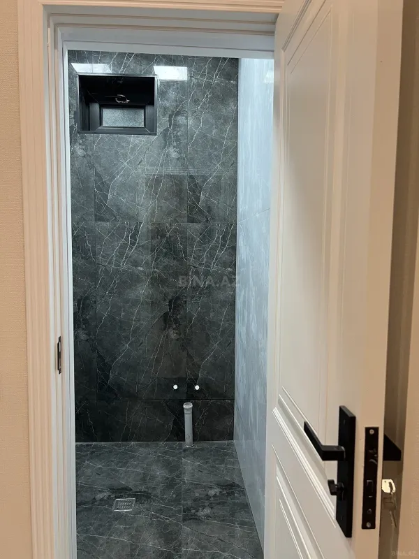 Satılır 8 otaqlı həyət evi 280 m²