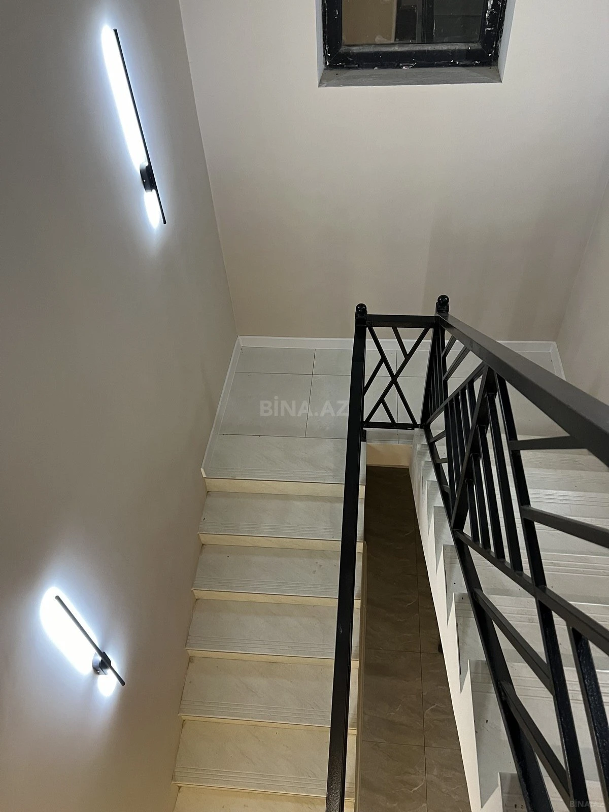 Satılır 8 otaqlı həyət evi 280 m²