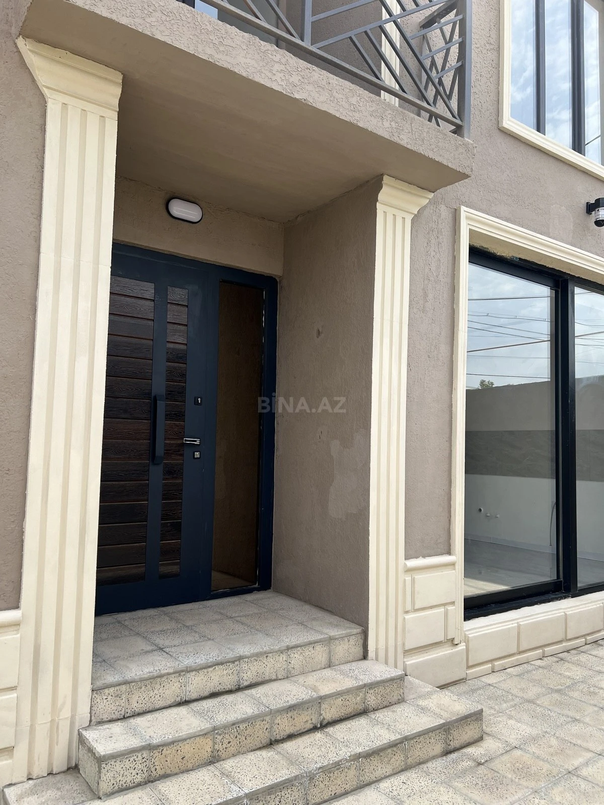 Satılır 8 otaqlı həyət evi 280 m²