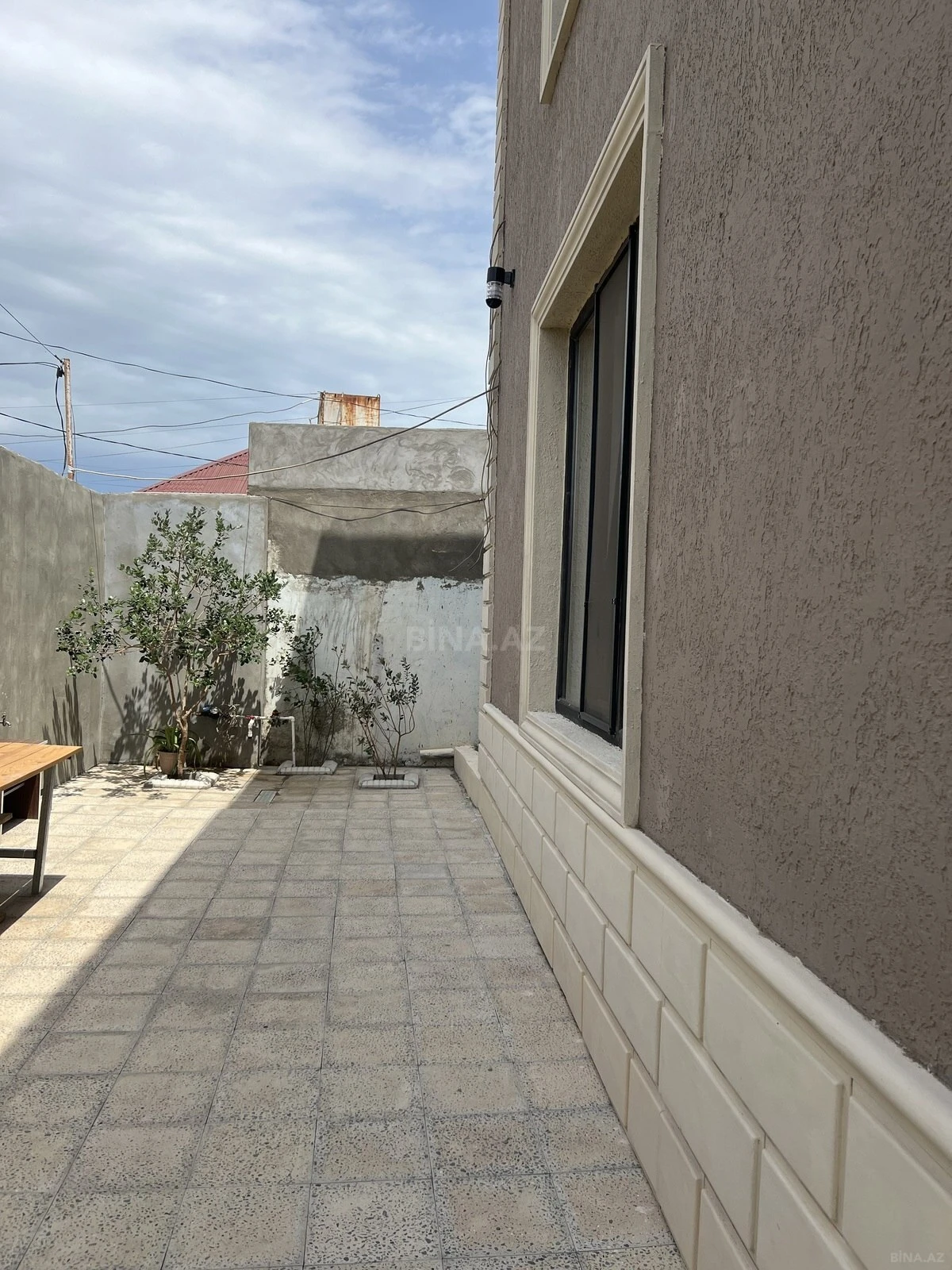 Satılır 8 otaqlı həyət evi 280 m²