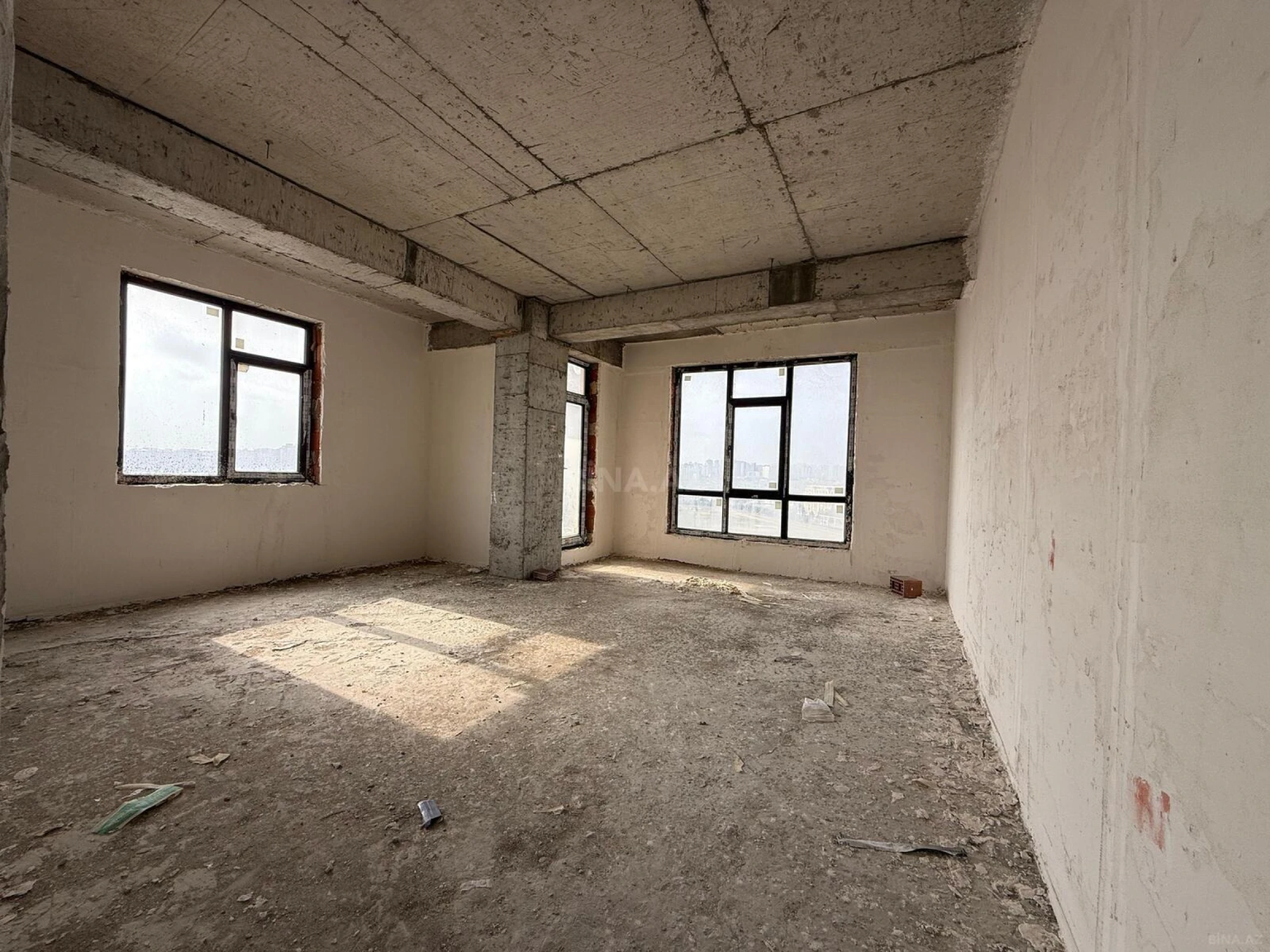 Satılır 4 otaqlı mənzil 232 m²