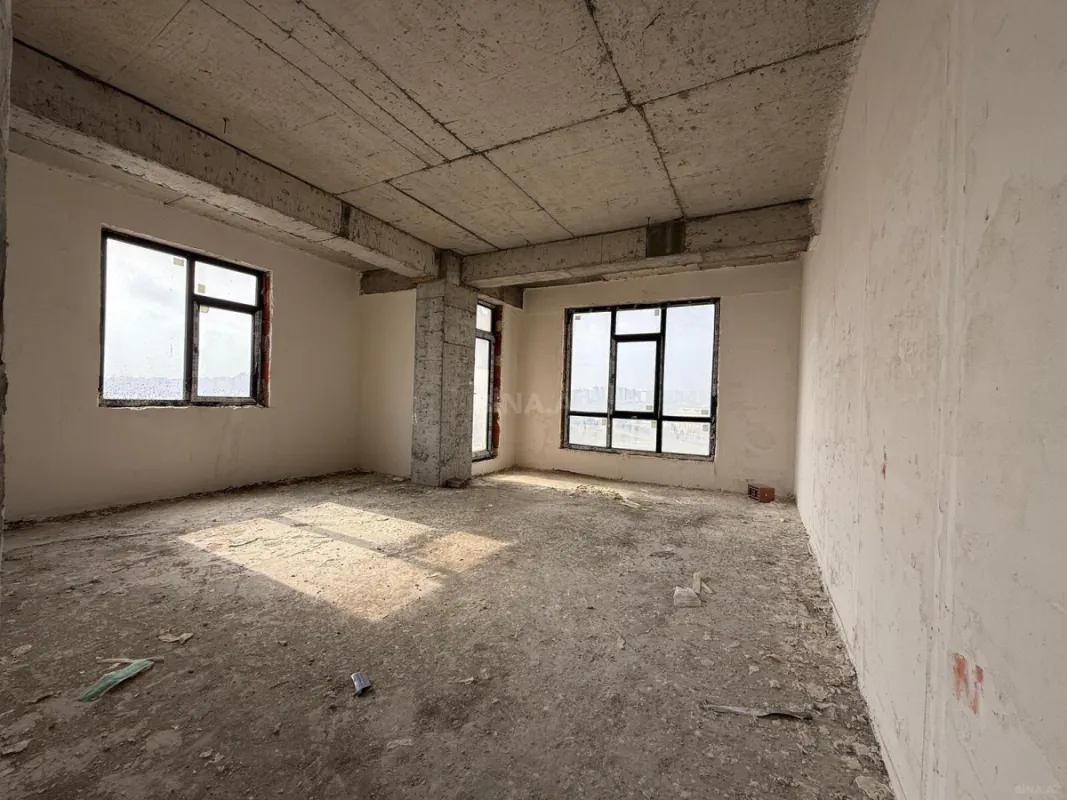 Satılır 4 otaqlı mənzil 232 m²