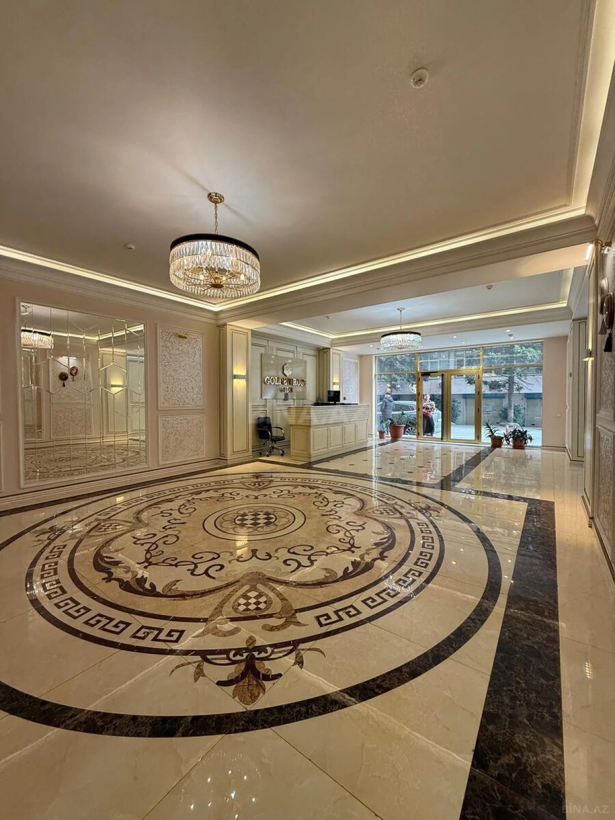 Satılır 4 otaqlı mənzil 232 m²