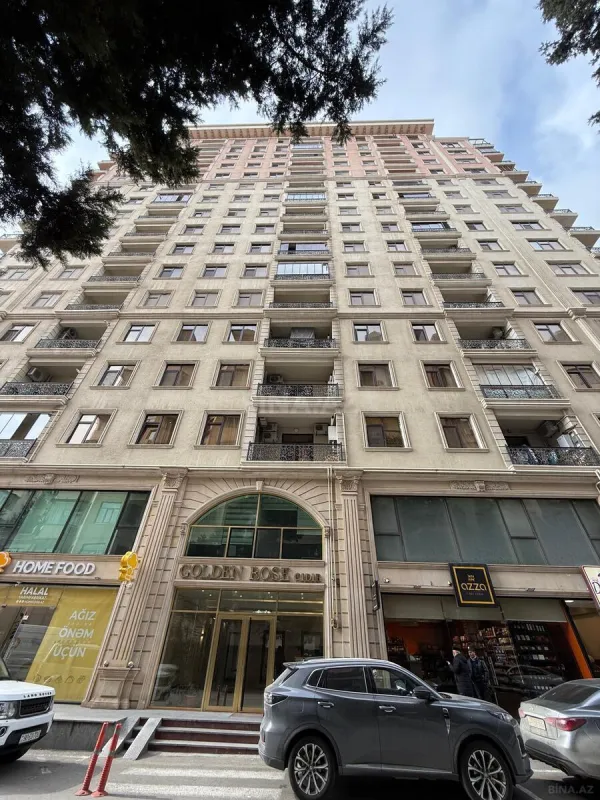 Satılır 4 otaqlı mənzil 232 m²