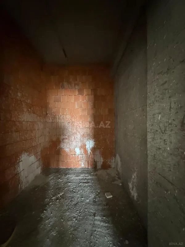 Satılır 4 otaqlı mənzil 232 m²