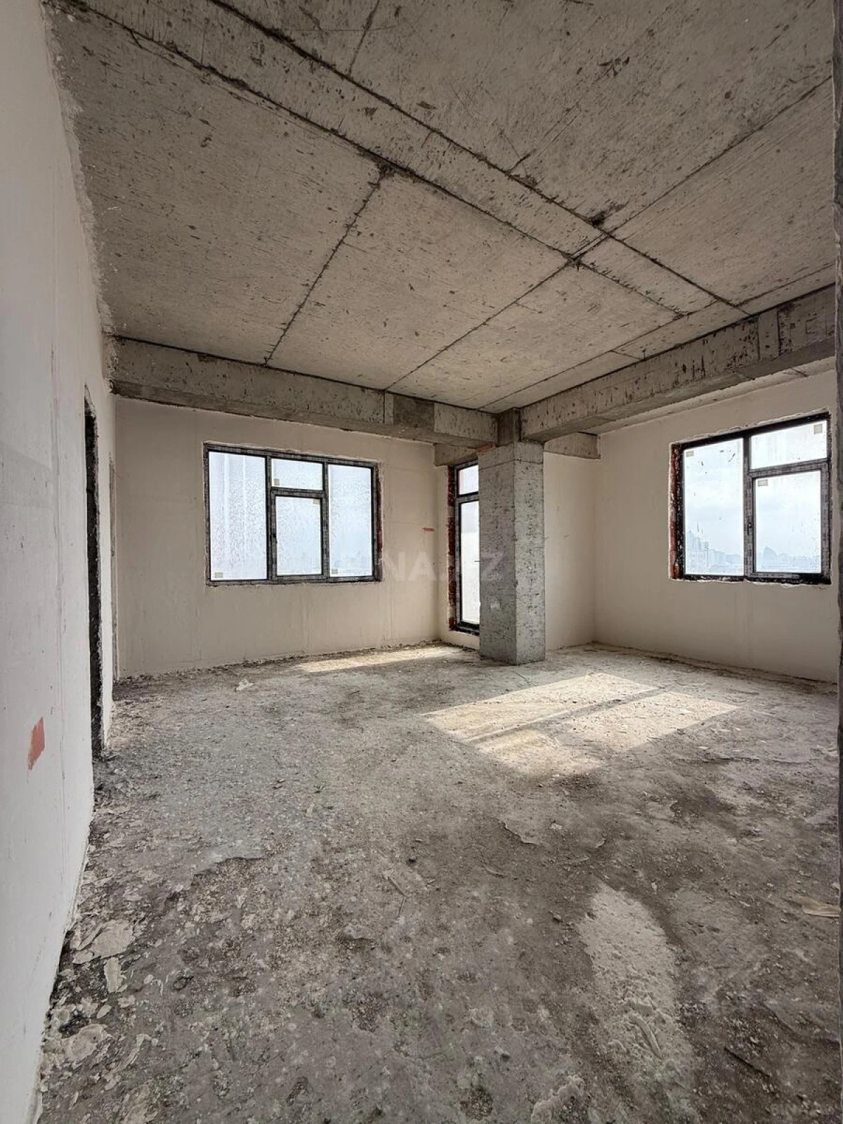 Satılır 4 otaqlı mənzil 232 m²