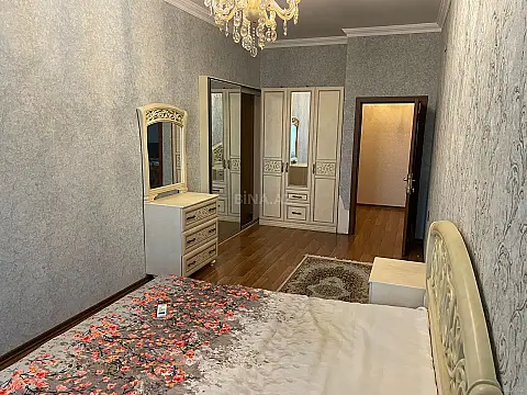 Kirayə verilir 4 otaqlı mənzil 165 m²