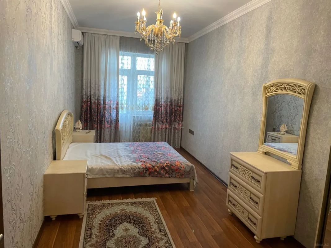 Kirayə verilir 4 otaqlı mənzil 165 m²