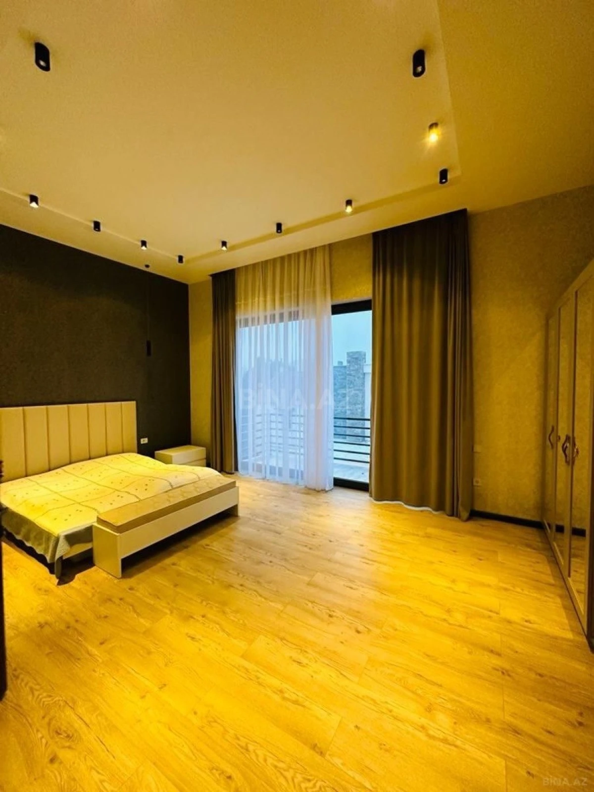 Kirayə verilir 6 otaqlı həyət evi 400 m²