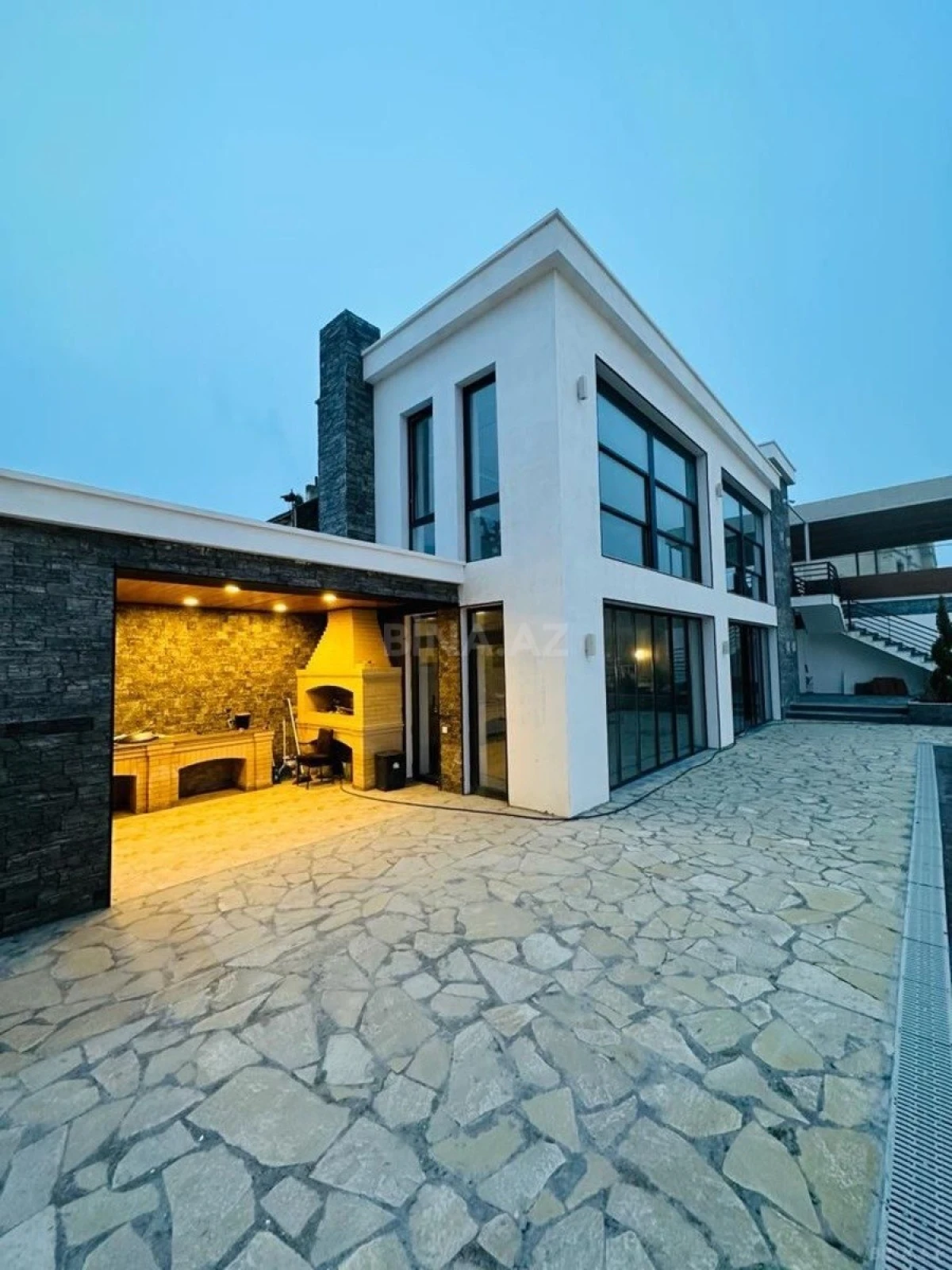 Kirayə verilir 6 otaqlı həyət evi 400 m²