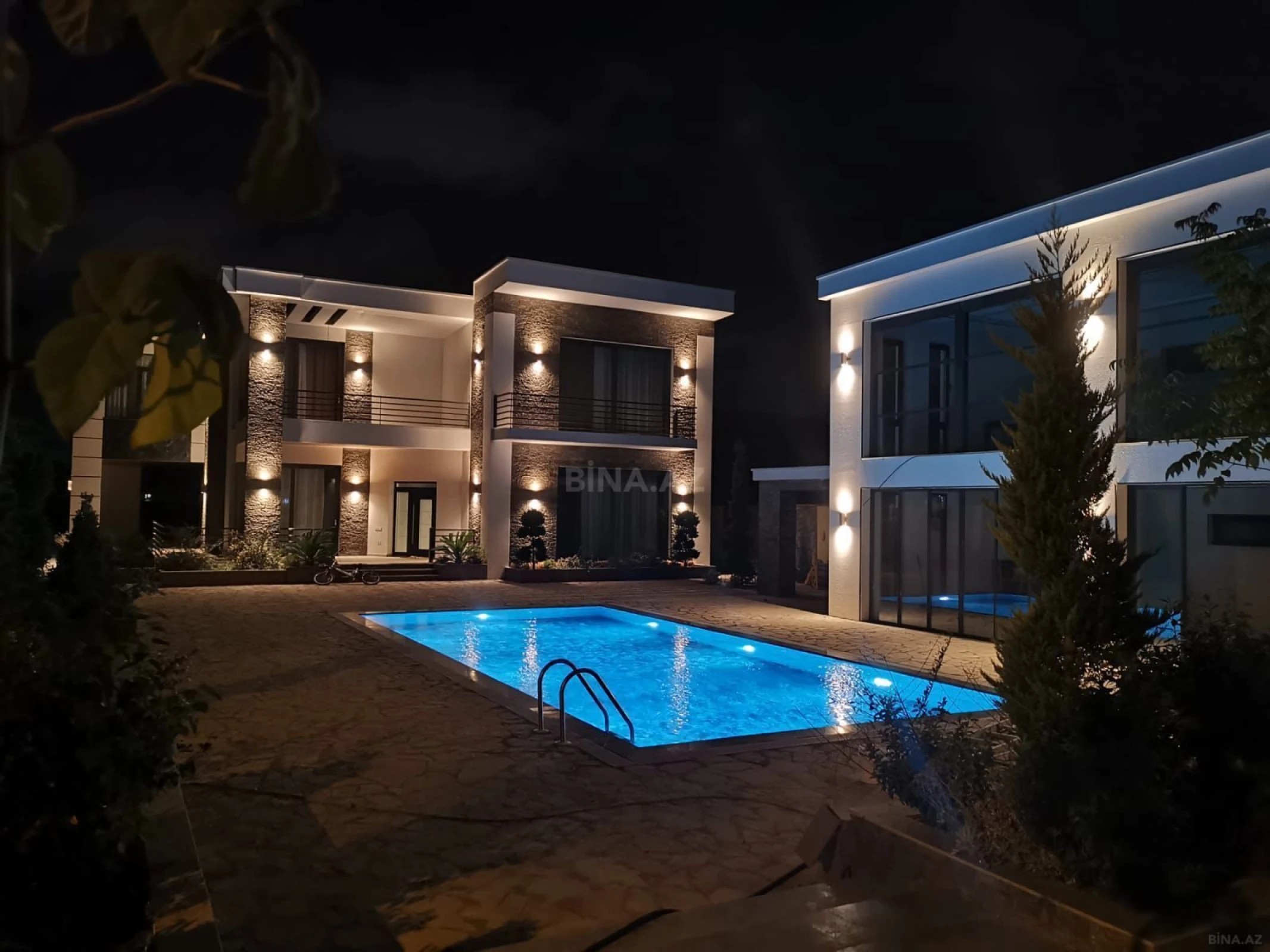 Kirayə verilir 6 otaqlı həyət evi 400 m²