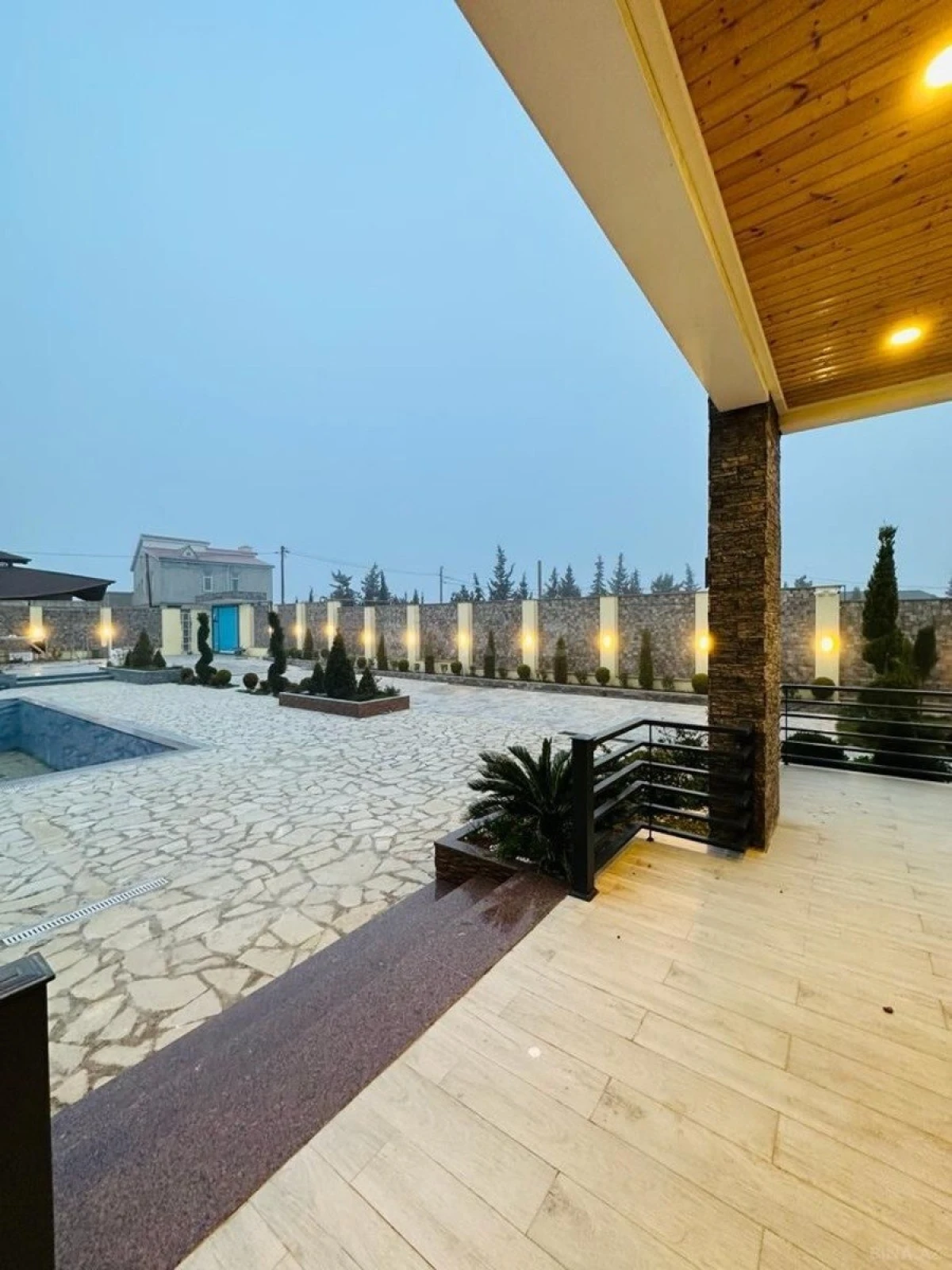 Kirayə verilir 6 otaqlı həyət evi 400 m²