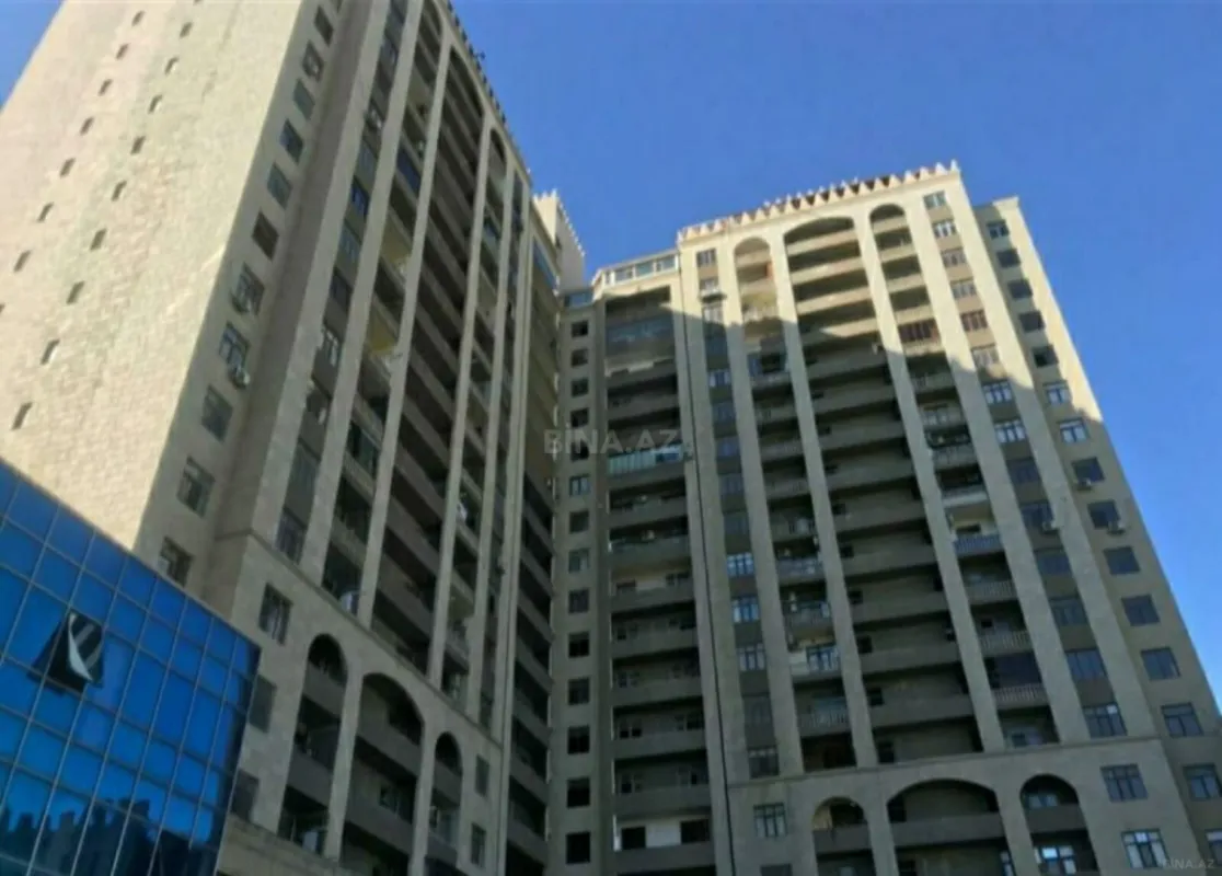 Satılır 4 otaqlı mənzil 263 m²