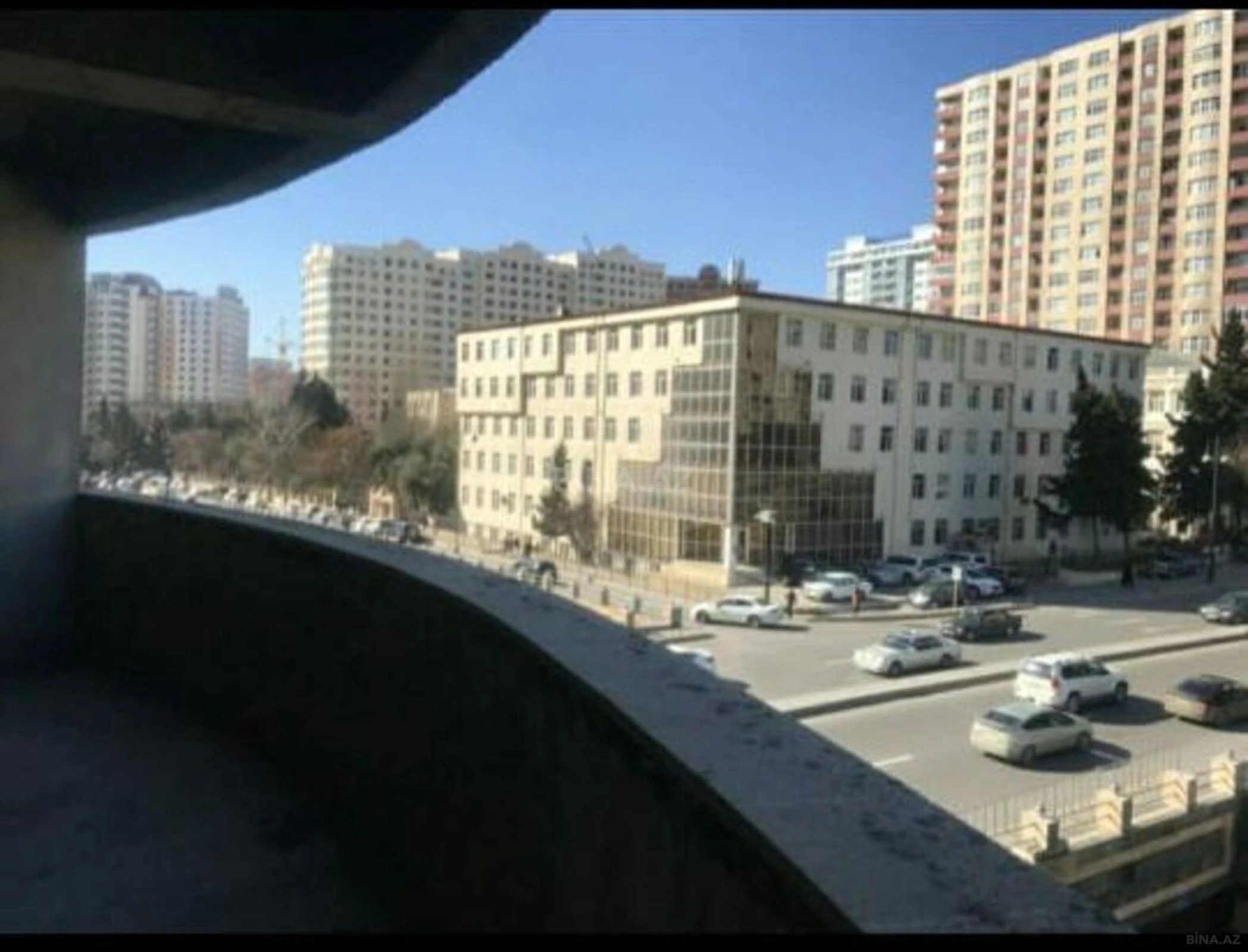 Satılır 4 otaqlı mənzil 263 m²