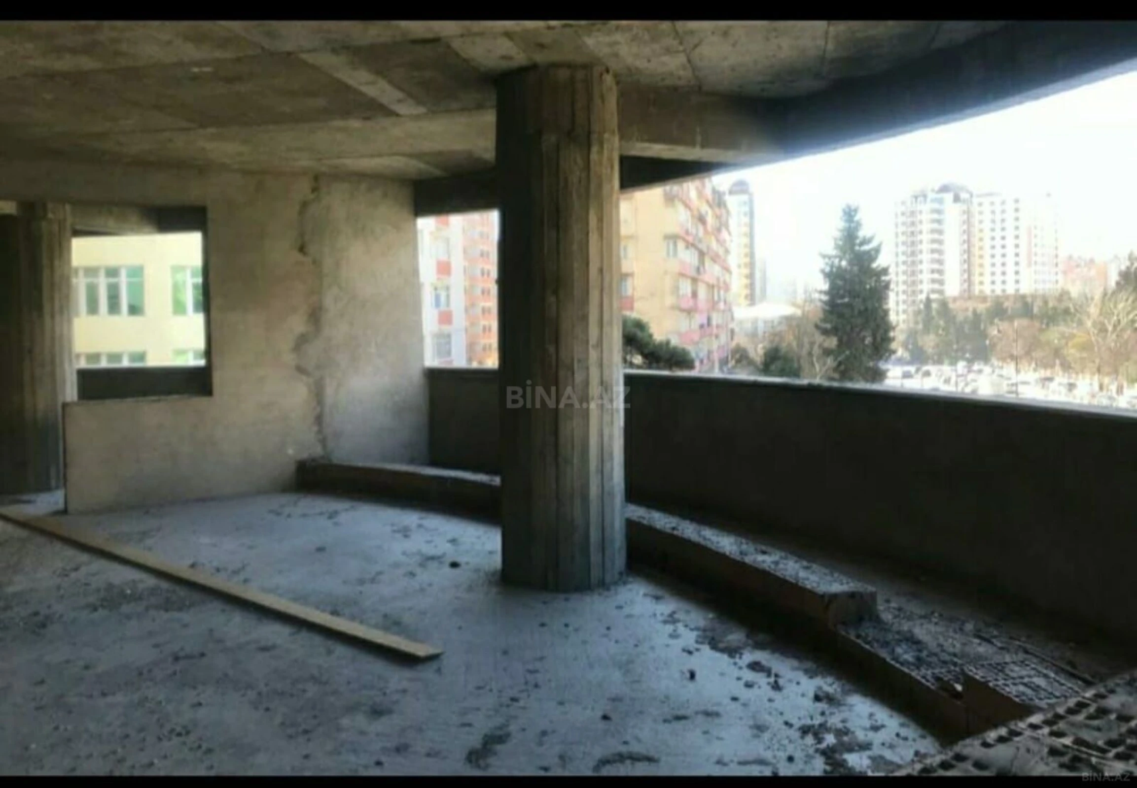 Satılır 4 otaqlı mənzil 263 m²