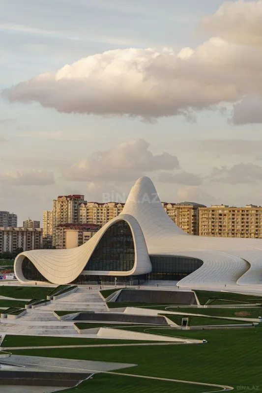 Satılır 4 otaqlı mənzil 263 m²