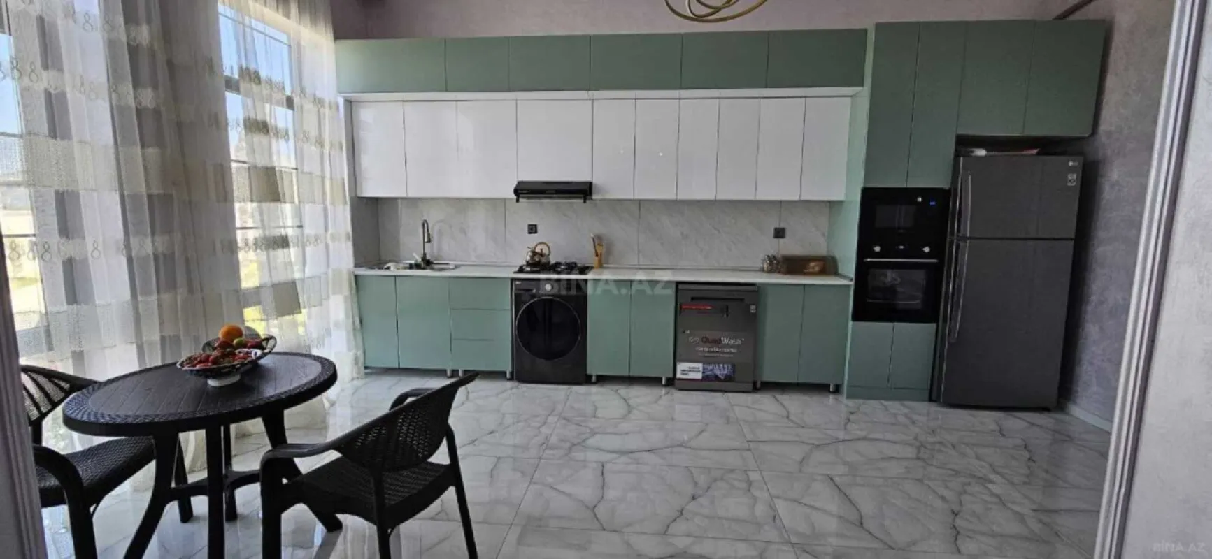 Satılır 4 otaqlı həyət evi 240 m²