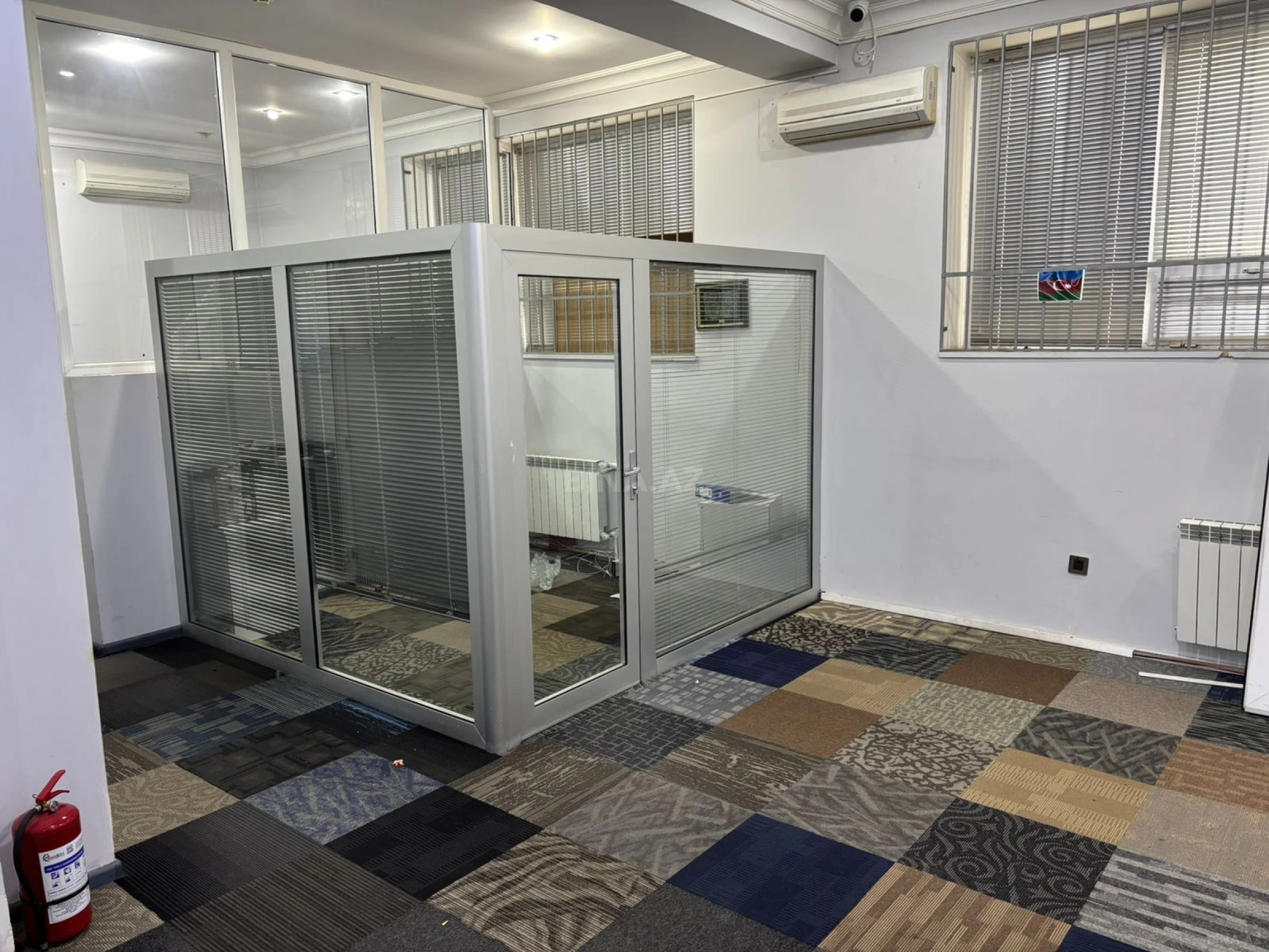 Kirayə verilir 4 otaqlı ofis 182 m²