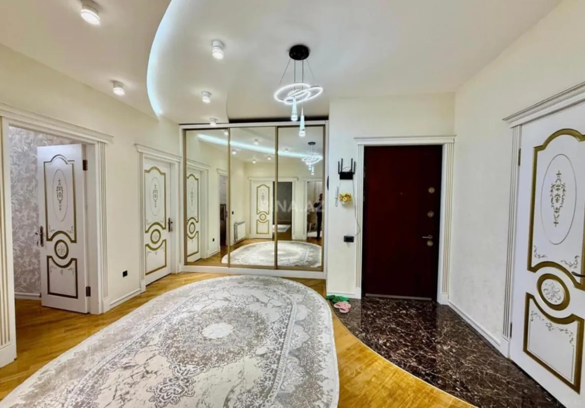 Satılır 3 otaqlı mənzil 150 m²