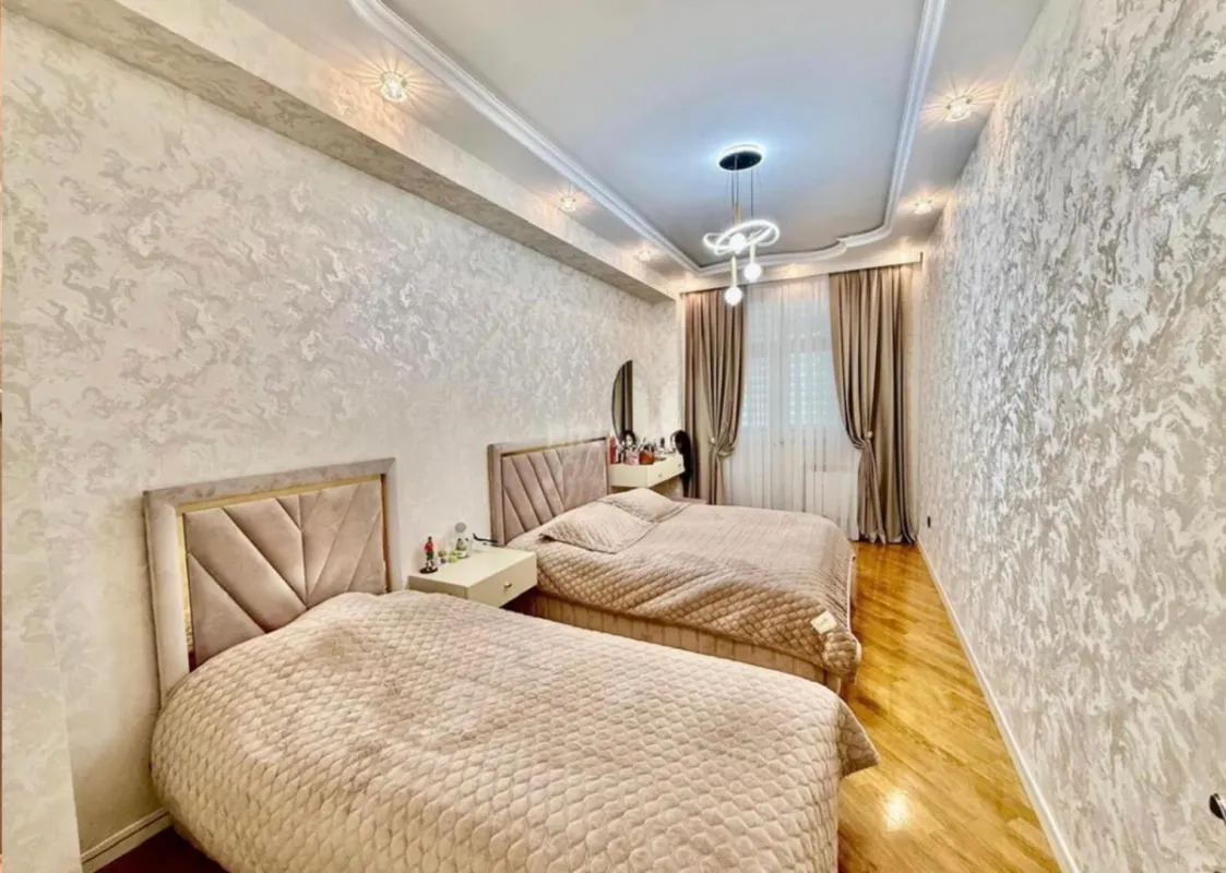 Satılır 3 otaqlı mənzil 150 m²