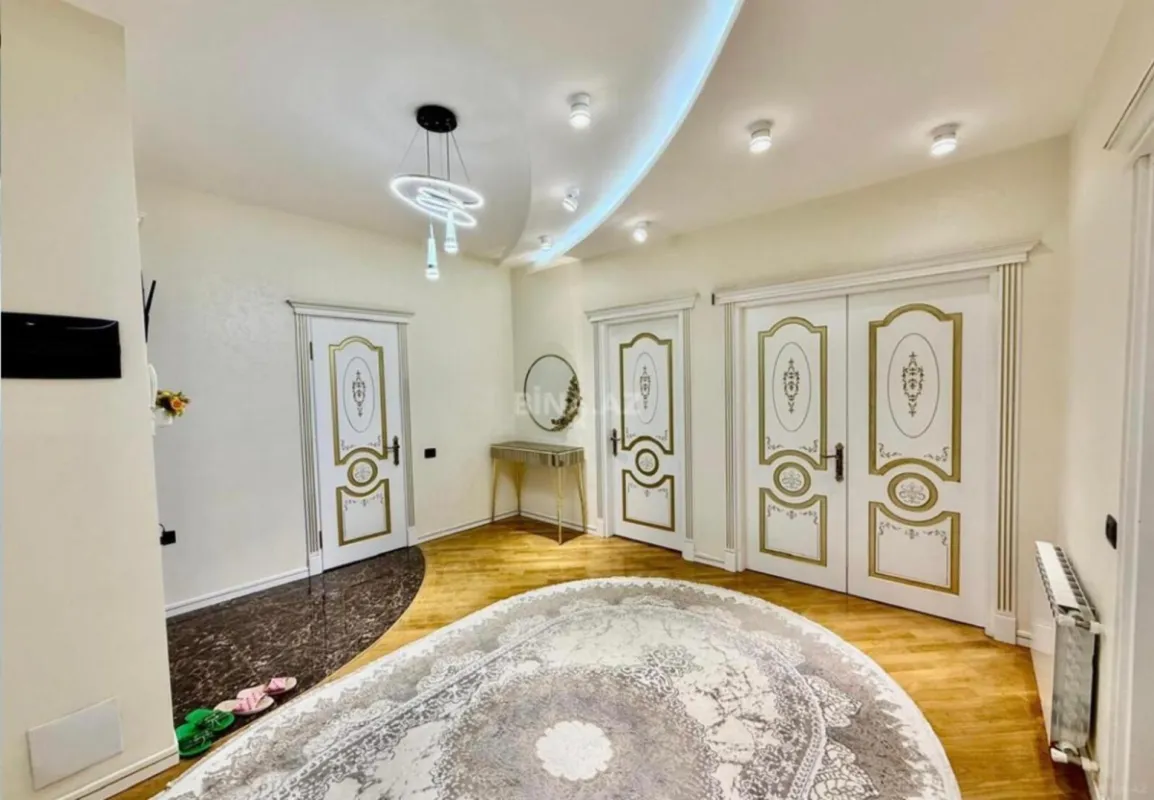 Satılır 3 otaqlı mənzil 150 m²