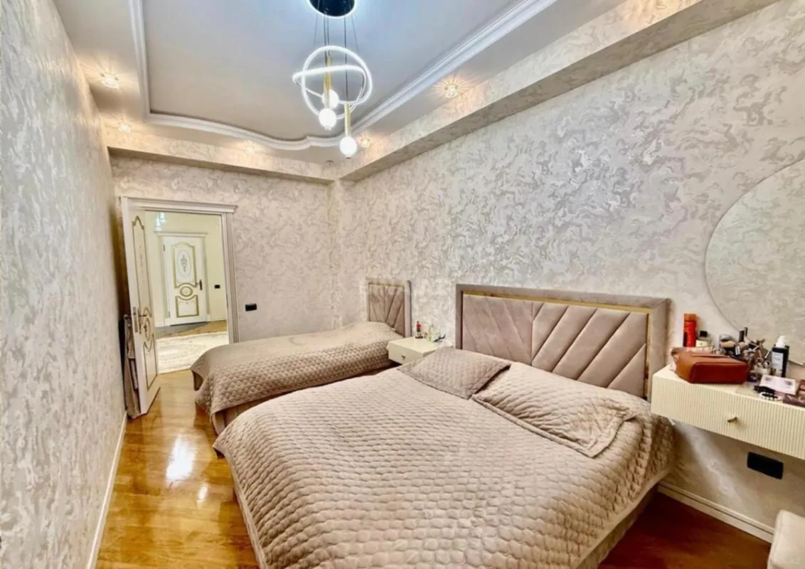 Satılır 3 otaqlı mənzil 150 m²