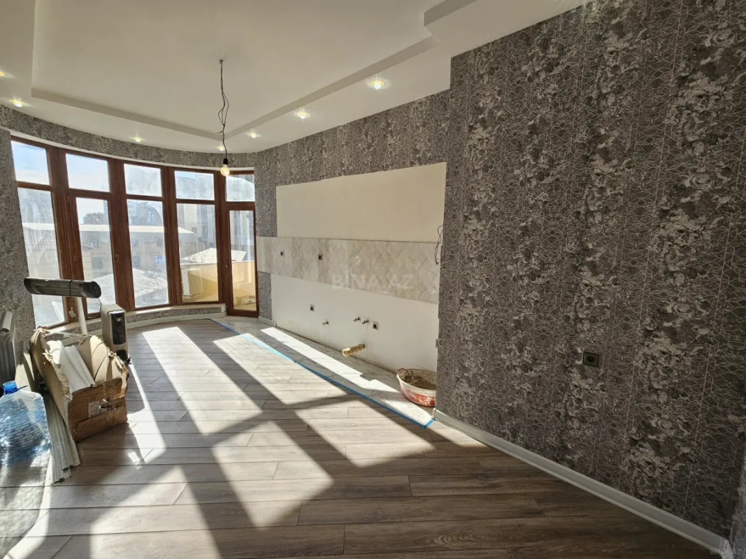 Satılır 3 otaqlı mənzil 165 m²