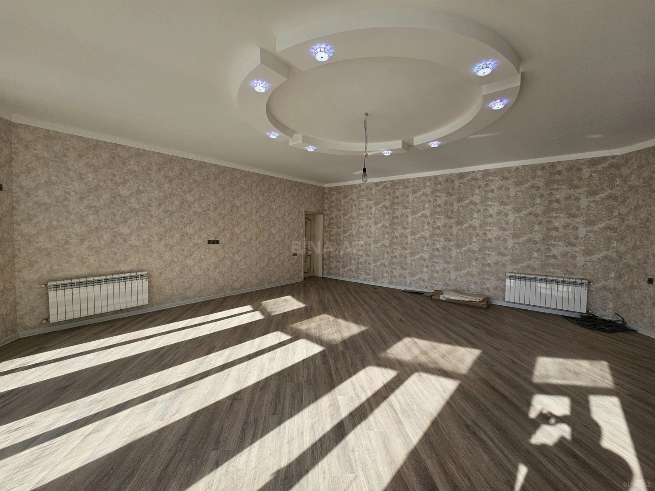 Satılır 3 otaqlı mənzil 165 m²