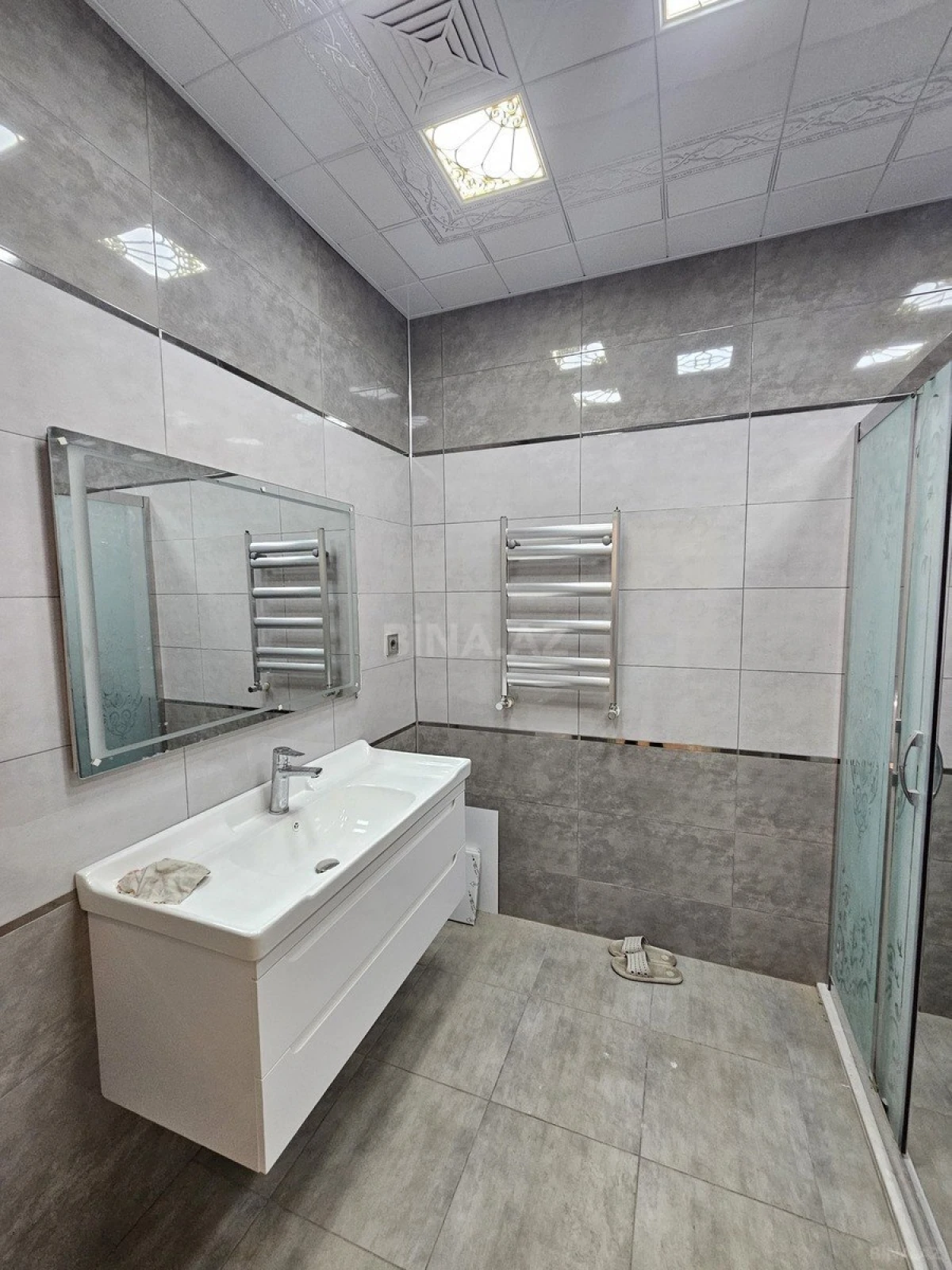 Satılır 3 otaqlı mənzil 165 m²