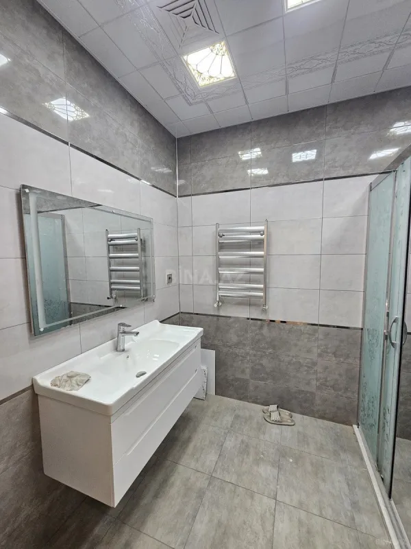 Satılır 3 otaqlı mənzil 165 m²